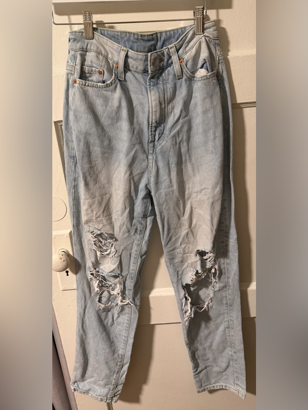 H&M &Denim Ultra High Rise Mom Jeans Light Wash Distressed 100% Cotton Size 2
